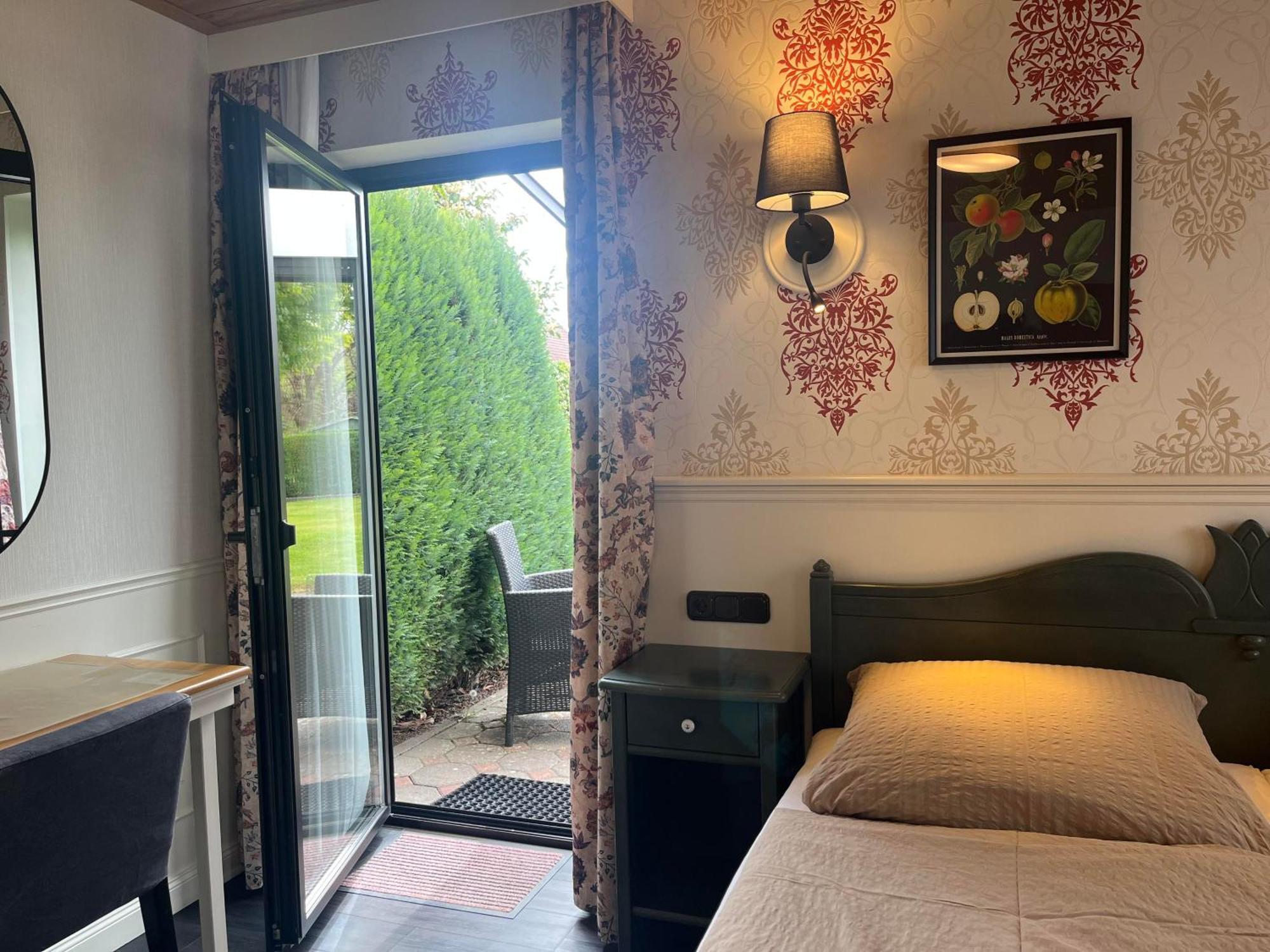 Pension Zum Golfstuebchen Echternacherbruck Bagian luar foto