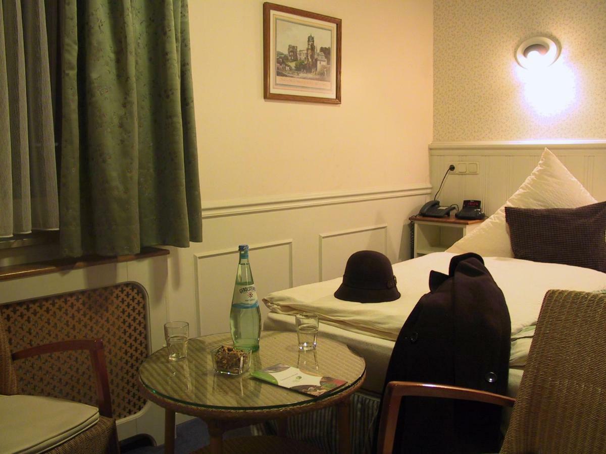 Pension Zum Golfstuebchen Echternacherbruck Bagian luar foto